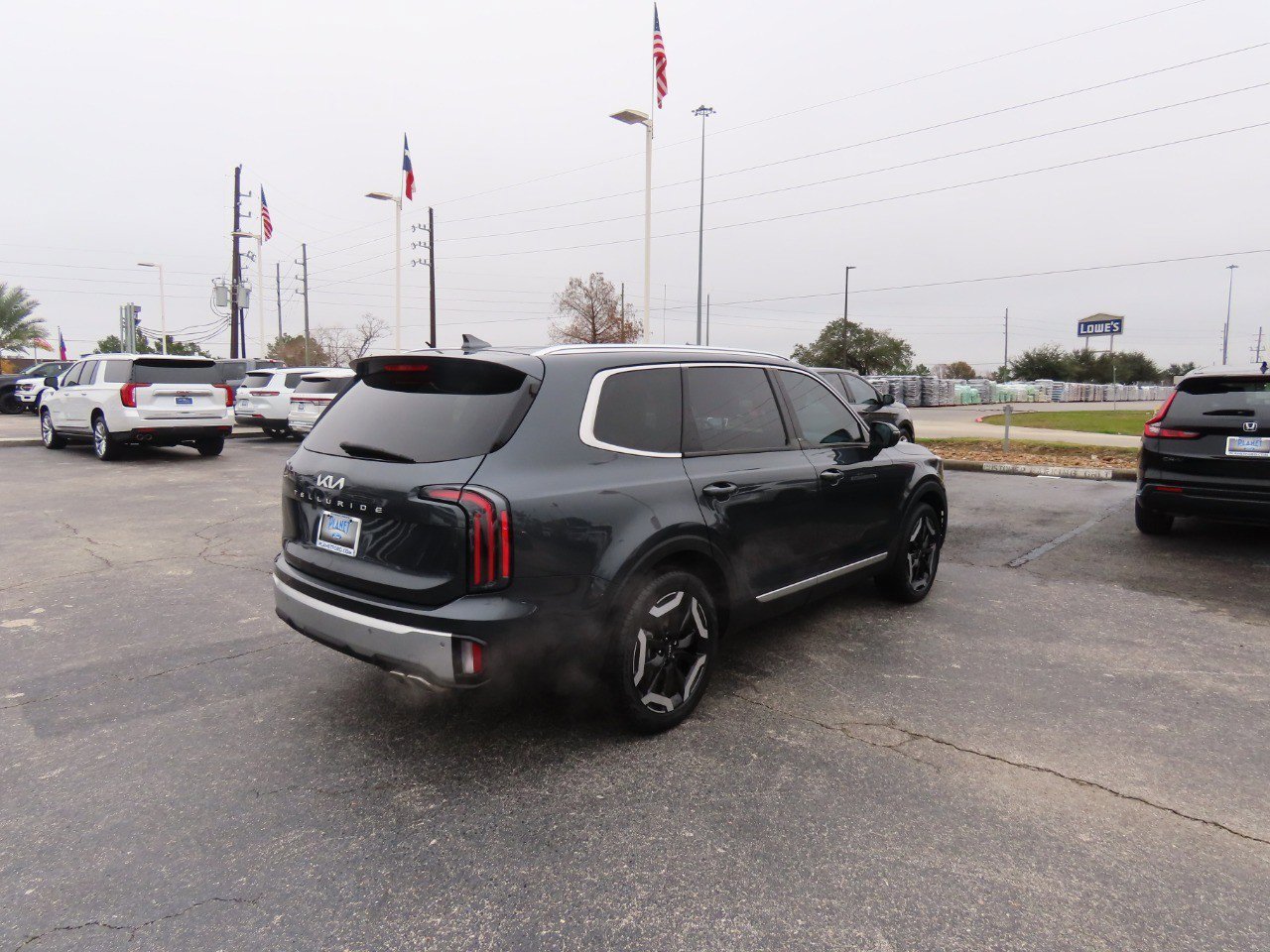 Used 2024 Kia Telluride EX w/ EX Captain's Chair Package image 5