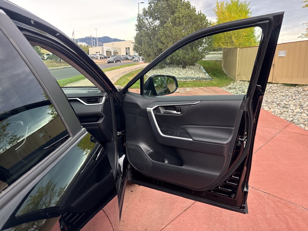 Used 2025 Toyota RAV4 XLE AWD/4WD image 28