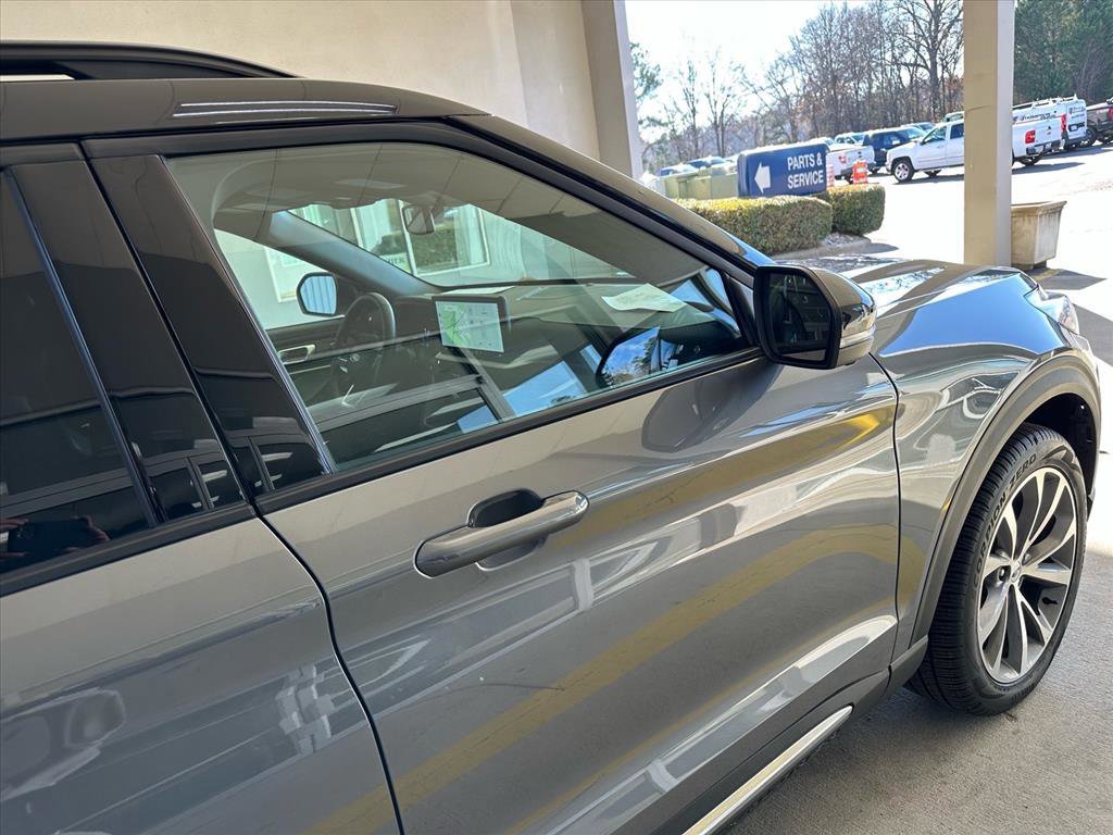 Certified 2025 Ford Explorer Platinum w/ Ultimate Package image 13