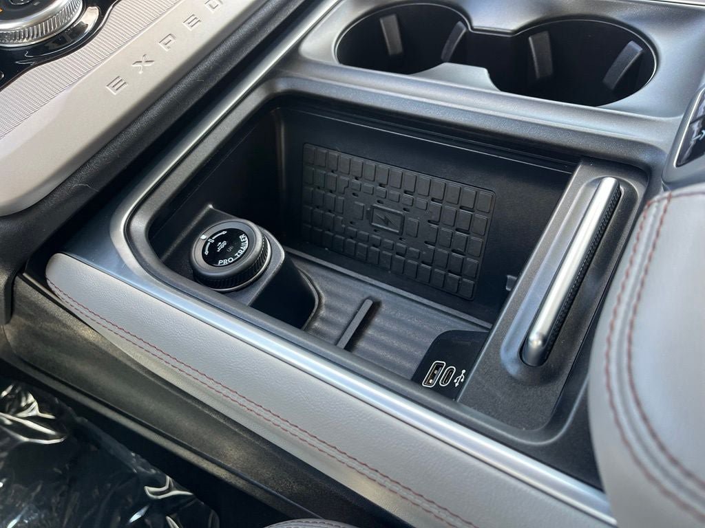 Certified 2025 Ford Expedition Active AWD/4WD image 32