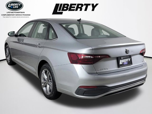 Used 2024 Volkswagen Jetta SE FWD image 5