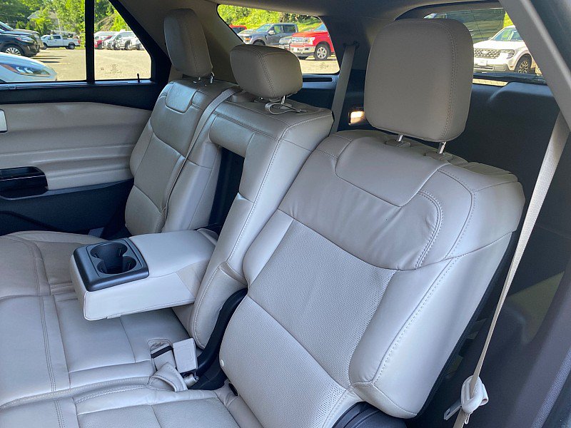 Certified 2023 Ford Explorer Platinum w/ Technology Package AWD/4WD image 35