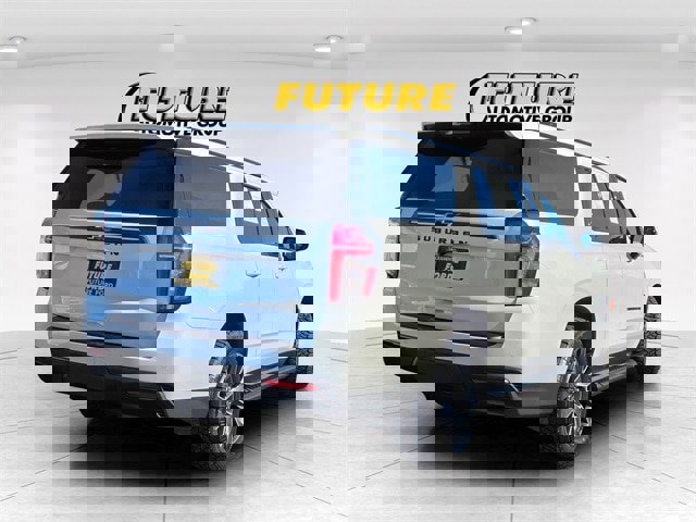 Used 2021 Chevrolet Suburban Z71 w/ Luxury Package image 3