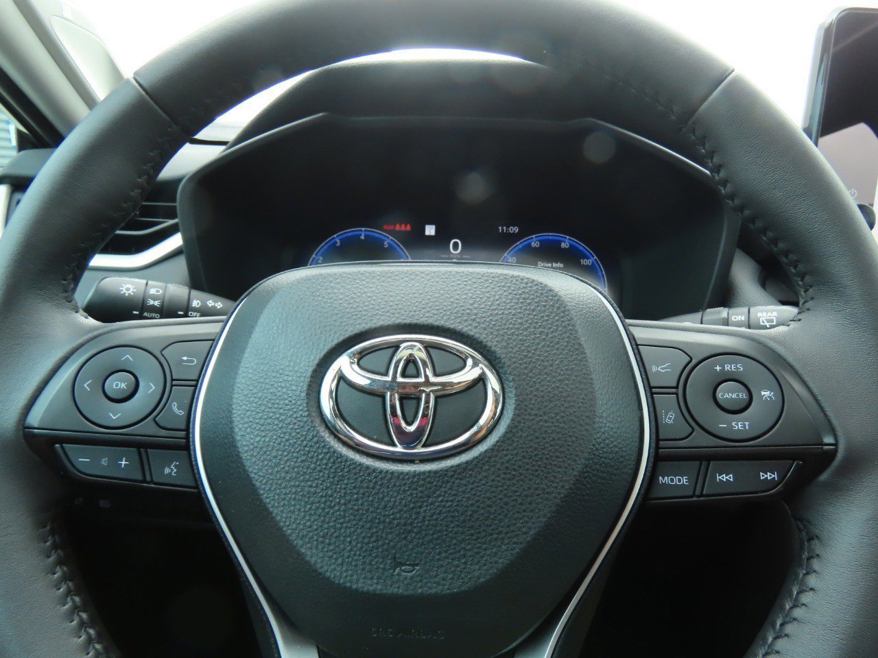 Used 2023 Toyota RAV4 Limited image 28