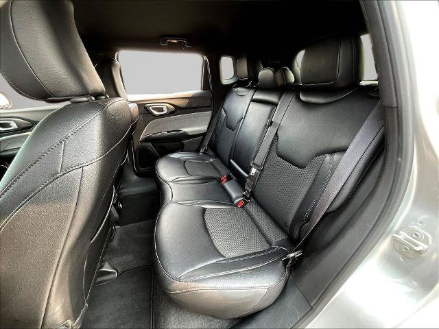 Used 2024 Jeep Compass Latitude AWD/4WD image 22