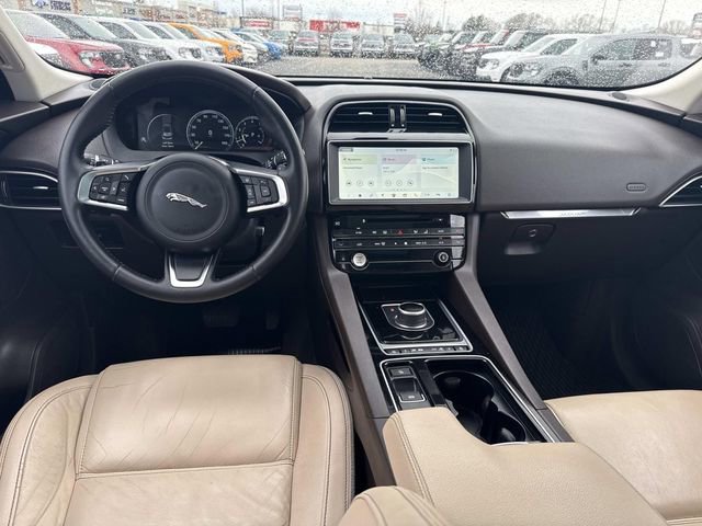 Used 2018 Jaguar F-PACE Prestige image 20