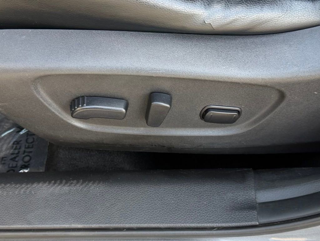 Used 2018 Nissan Rogue SL w/ Premium Package FWD image 19