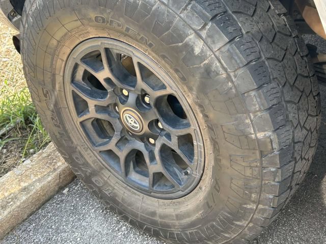 Used 2019 Toyota Tacoma SR5 RWD image 9
