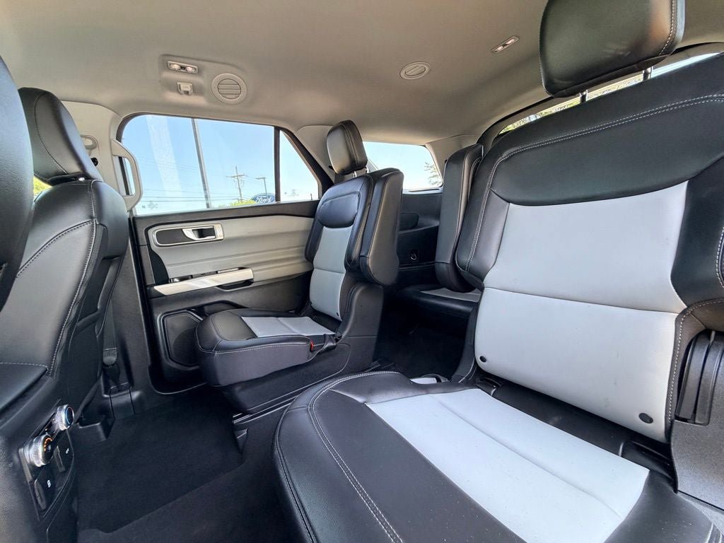 Certified 2023 Ford Explorer XLT w/ Equipment Group 202A RWD image 15
