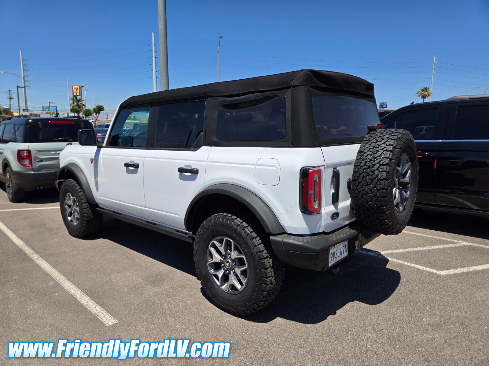 Certified 2025 Ford Bronco Badlands AWD/4WD image 3