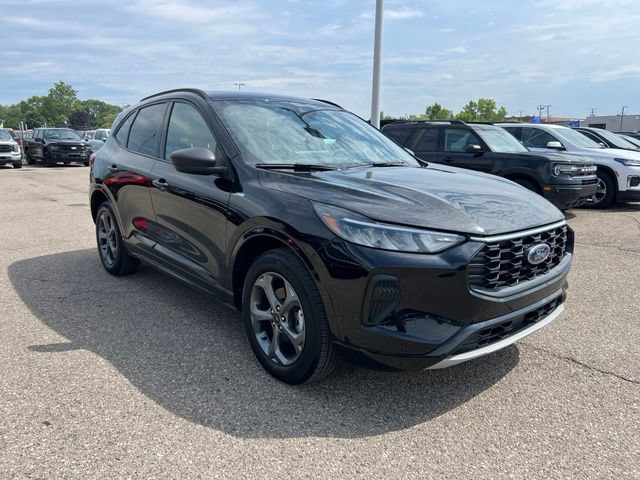 Certified 2024 Ford Escape ST-Line w/ Tech Pack #1 AWD/4WD image 3