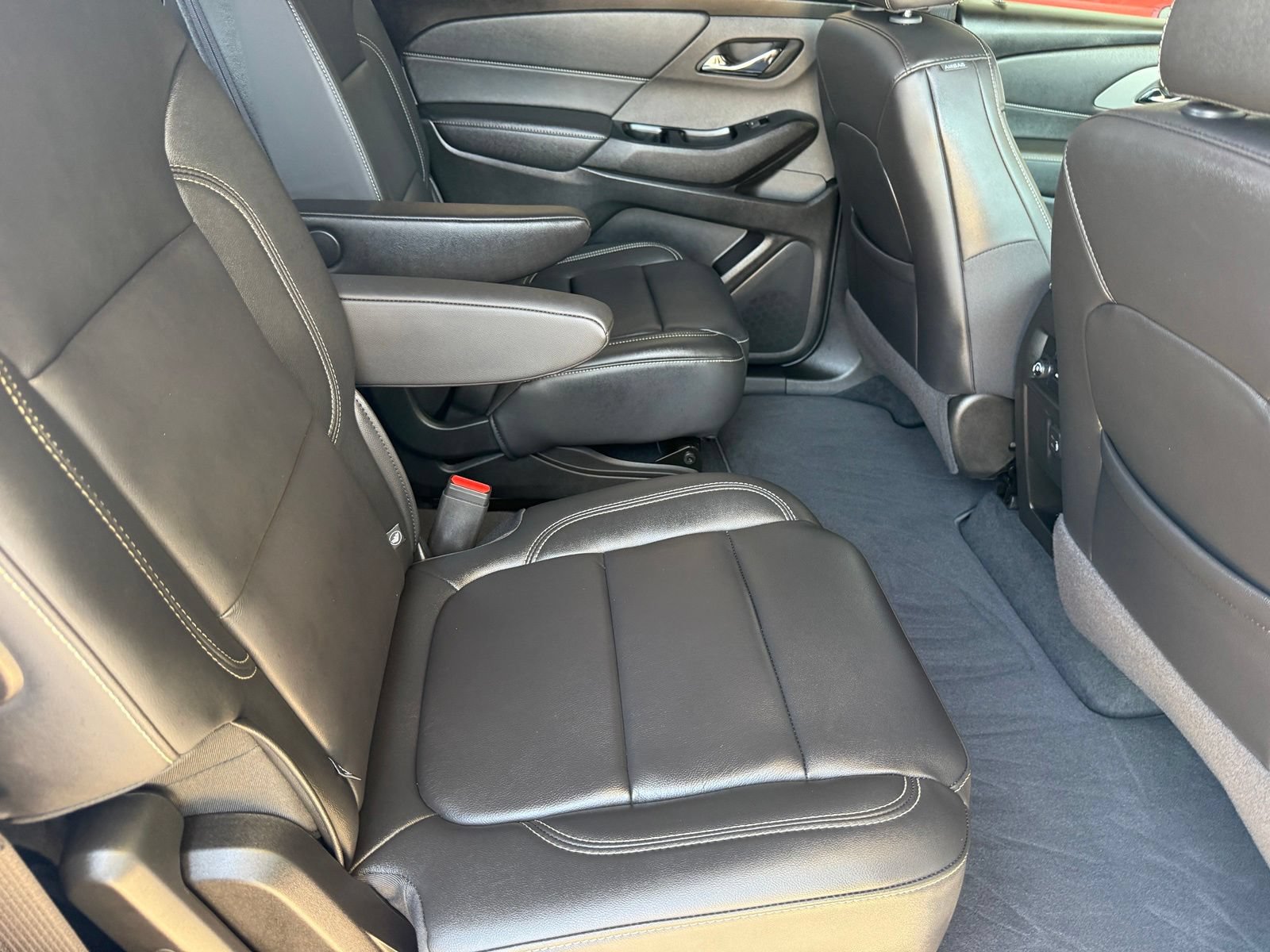 Used 2023 Chevrolet Traverse LT FWD image 18