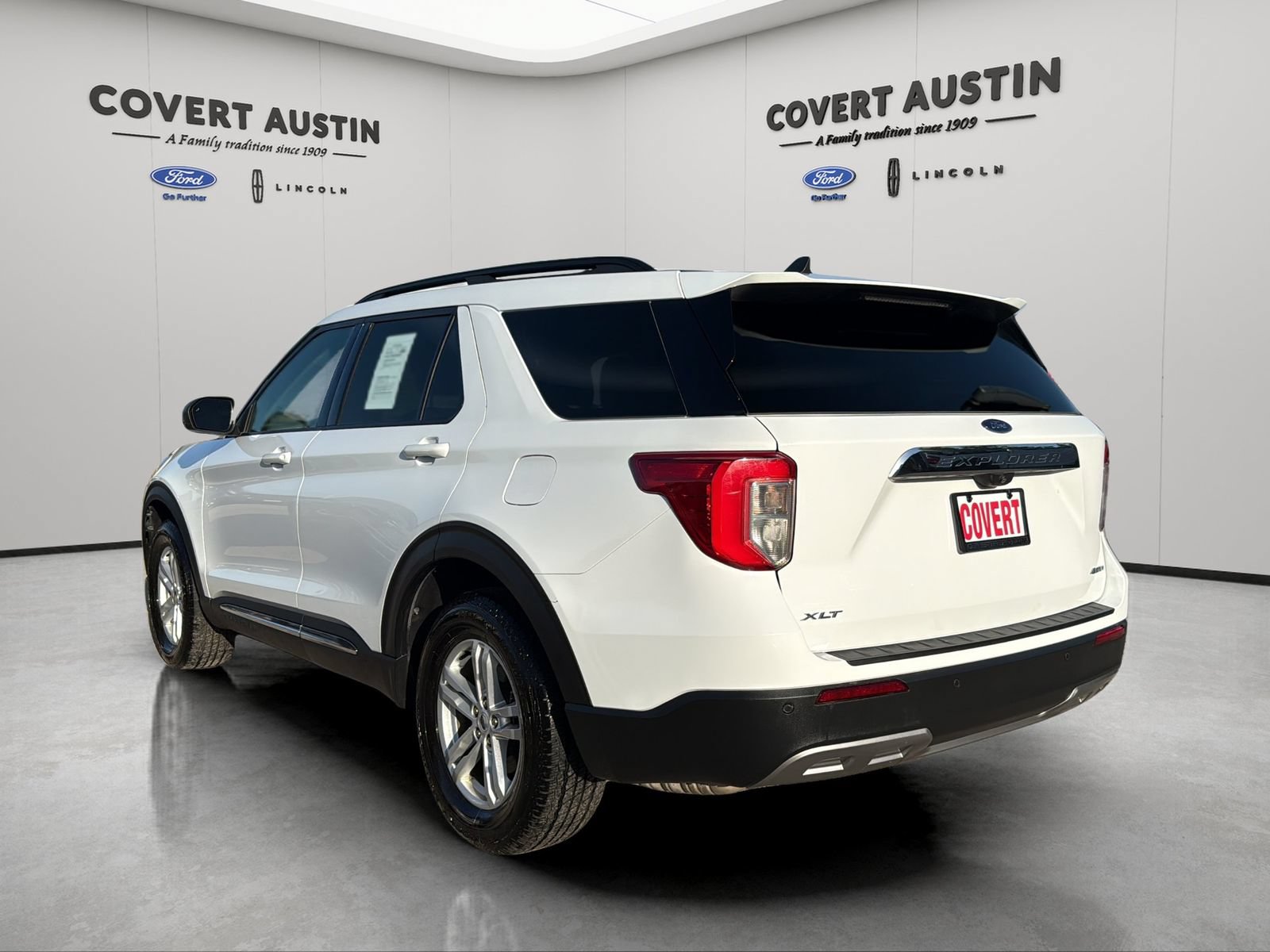 Certified 2023 Ford Explorer XLT w/ Equipment Group 202A AWD/4WD image 3
