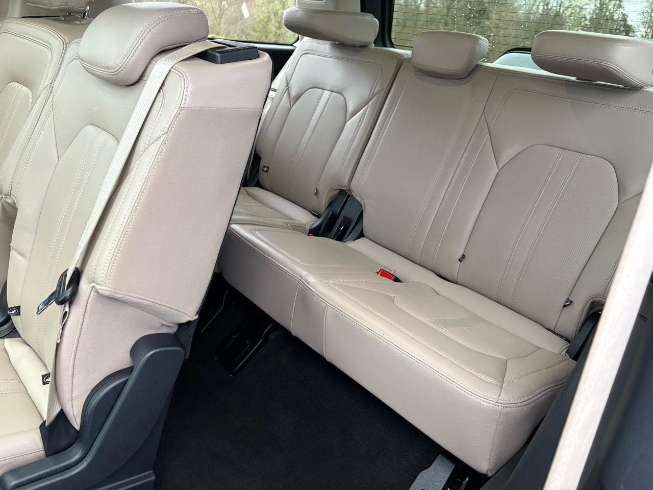 Certified 2024 Ford Expedition Limited image 45