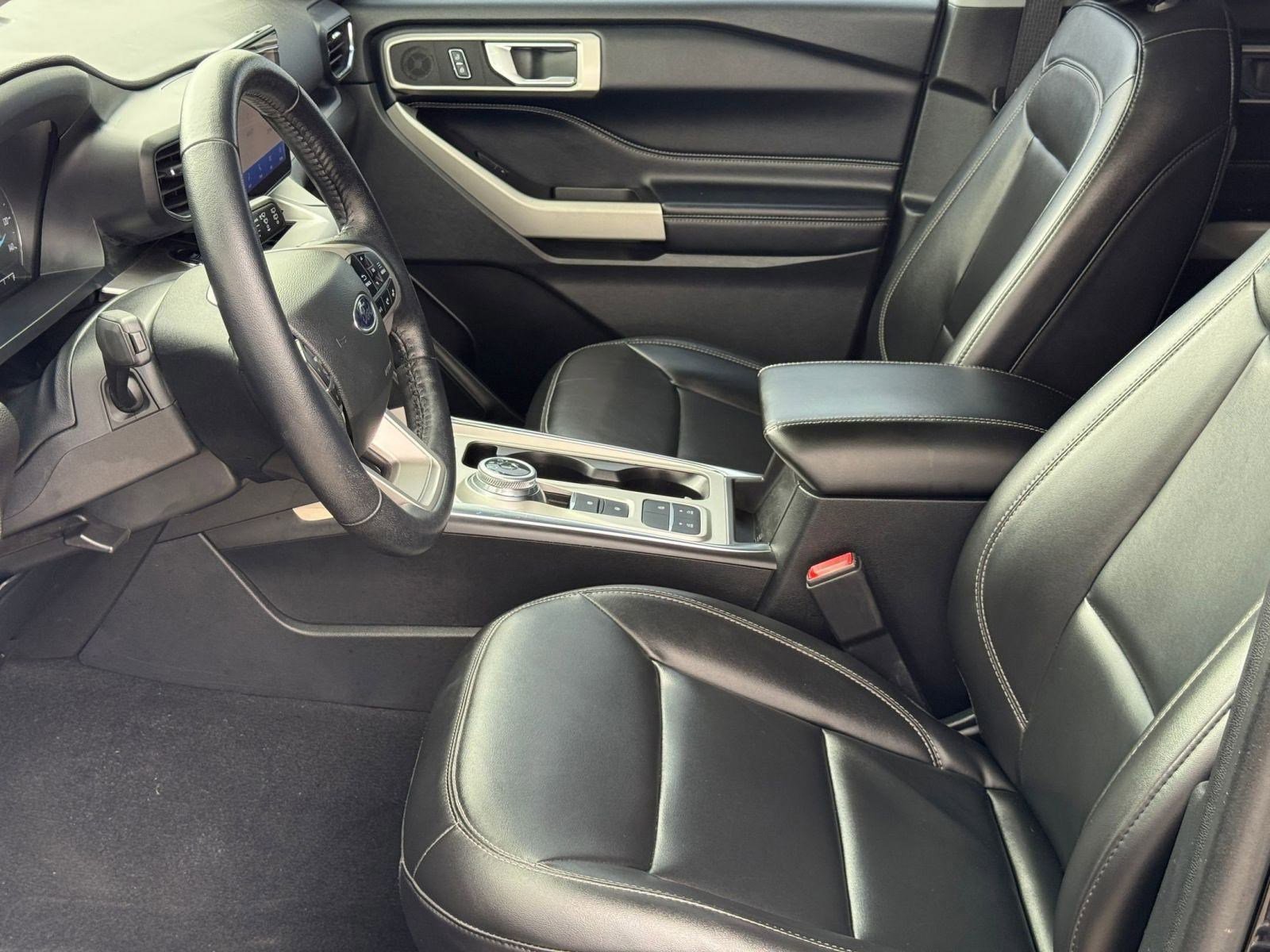 Certified 2022 Ford Explorer XLT w/ Equipment Group 202A image 10