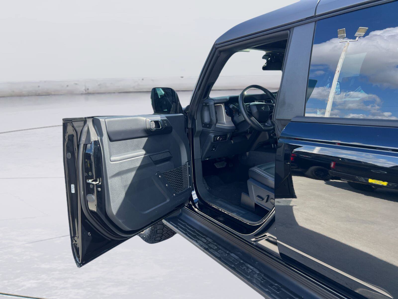 Certified 2025 Ford Bronco Outer Banks AWD/4WD image 18