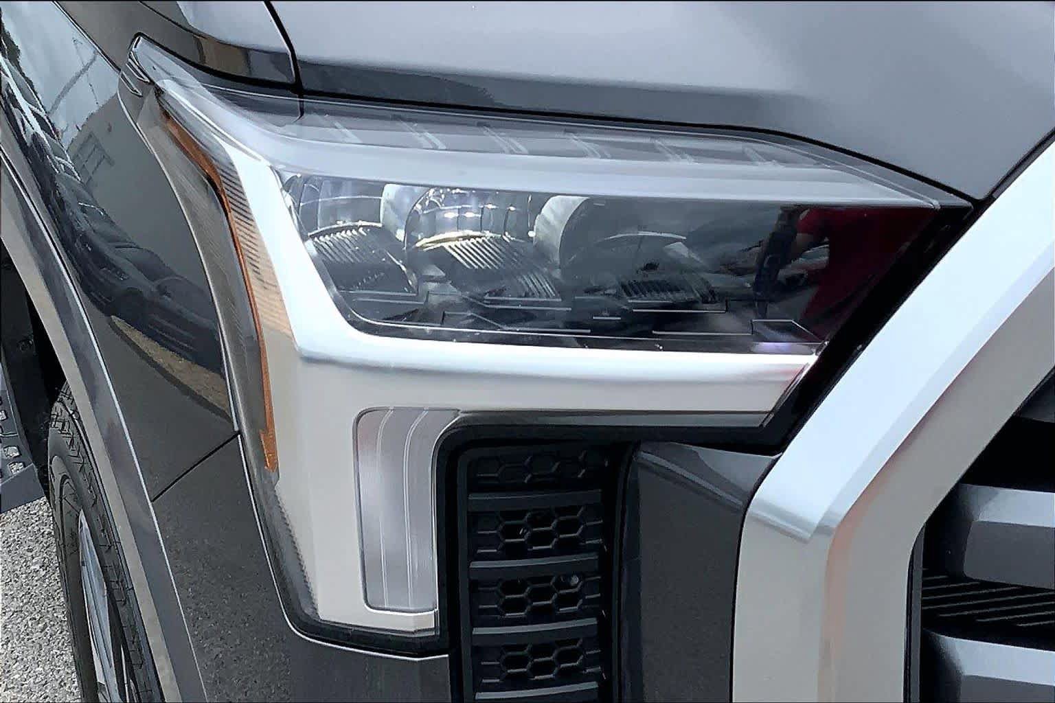 Used 2025 Toyota Tundra Limited AWD/4WD image 27