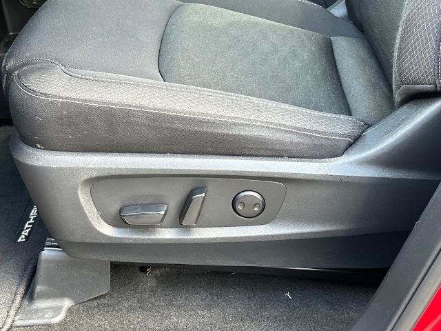 Used 2024 Nissan Pathfinder SV w/ SV Premium Package FWD image 16