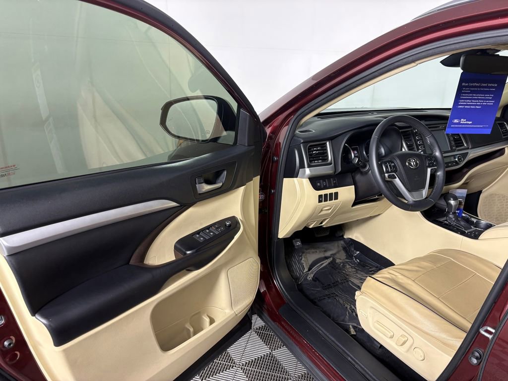 Used 2018 Toyota Highlander XLE AWD/4WD image 12
