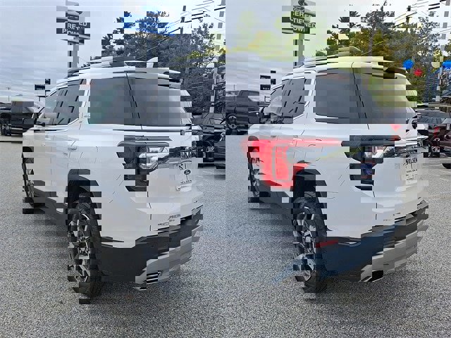 Used 2023 GMC Acadia SLE w/ Driver Convenience Package image 5