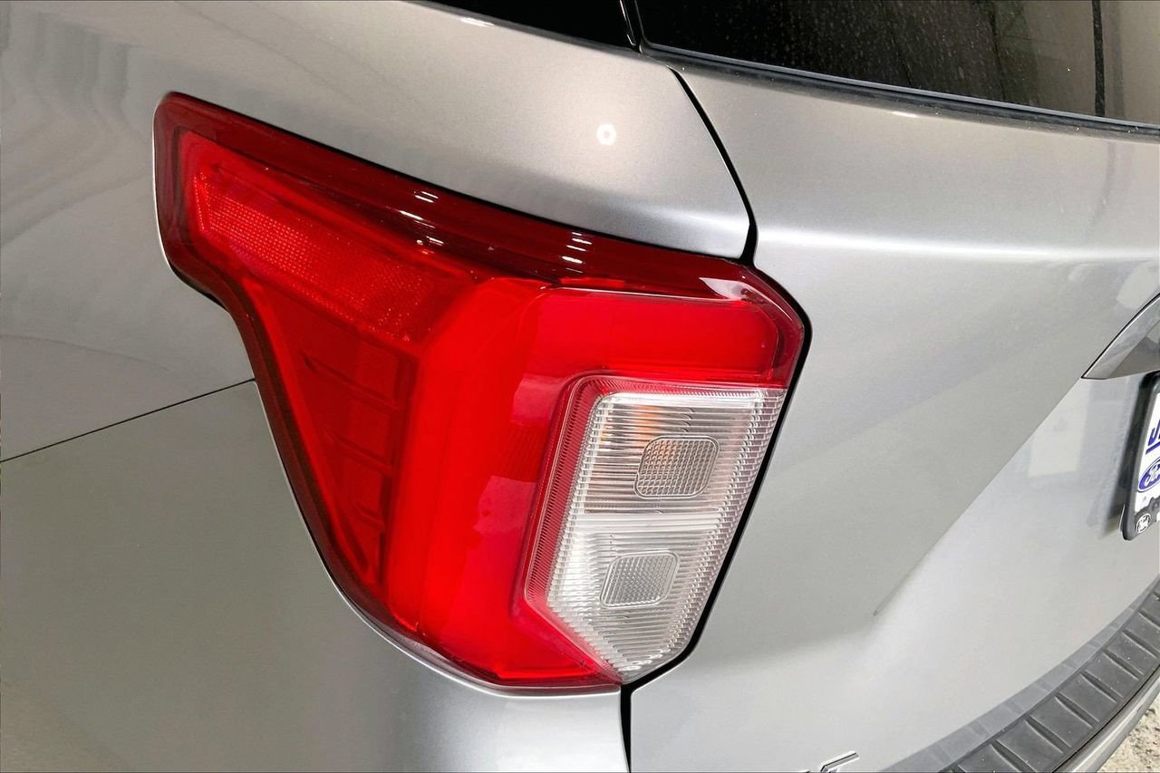 Certified 2022 Ford Explorer XLT w/ Equipment Group 202A RWD image 13