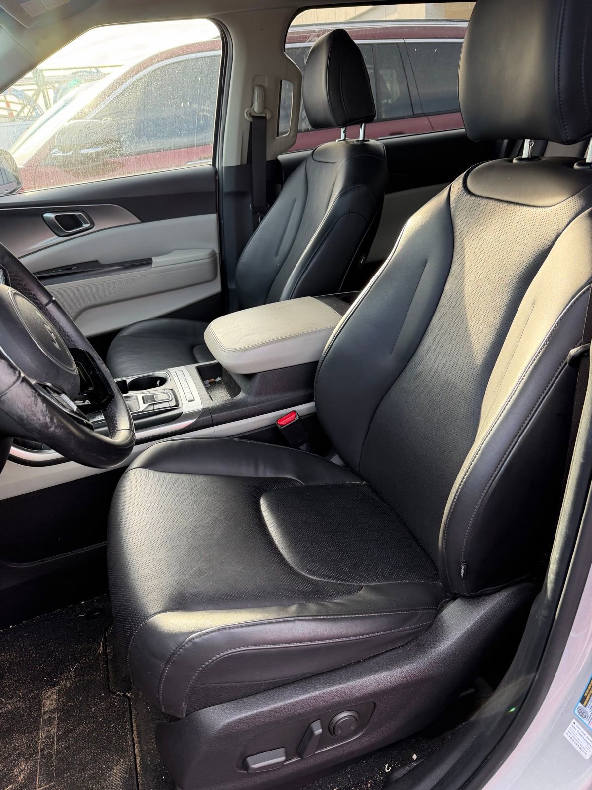 Used 2022 Kia Carnival LX FWD image 2