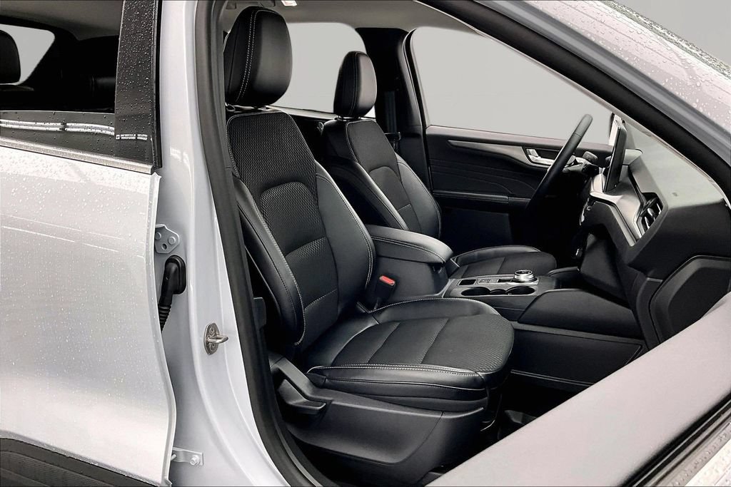 Certified 2025 Ford Escape SE FWD image 7