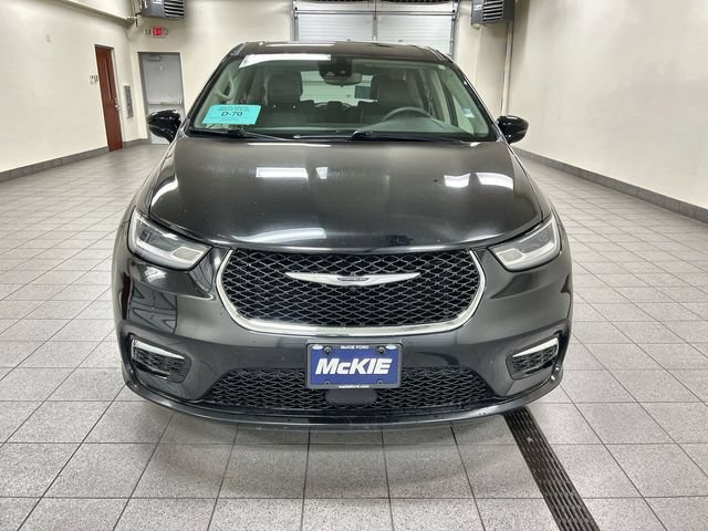 Used 2024 Chrysler Pacifica Limited FWD image 2