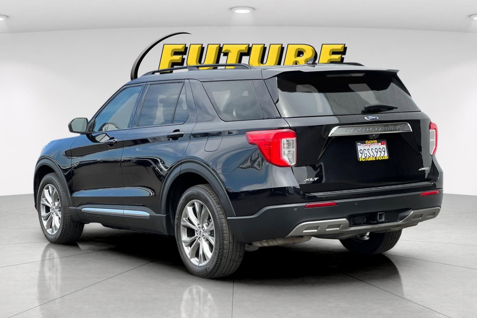 Certified 2022 Ford Explorer XLT w/ Equipment Group 202A AWD/4WD image 5
