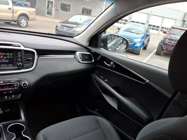 Used 2019 Kia Sorento LX w/ LX Convenience Package image 16