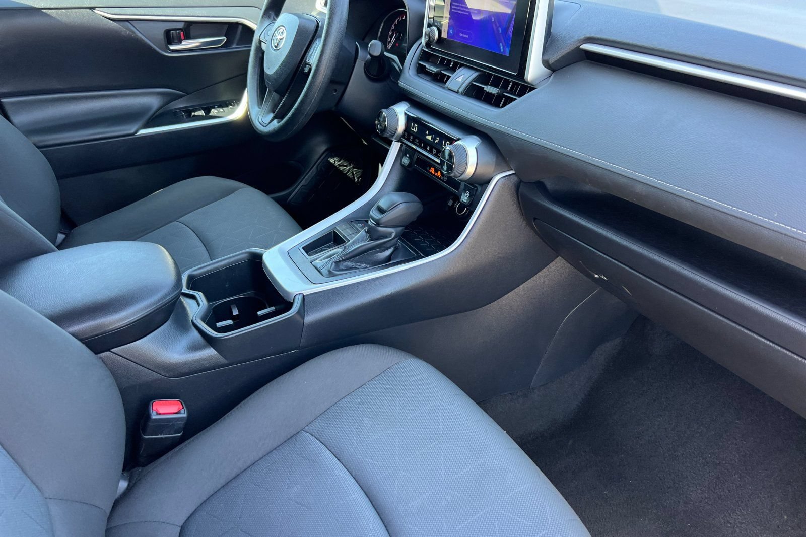 Used 2024 Toyota RAV4 XLE FWD image 18