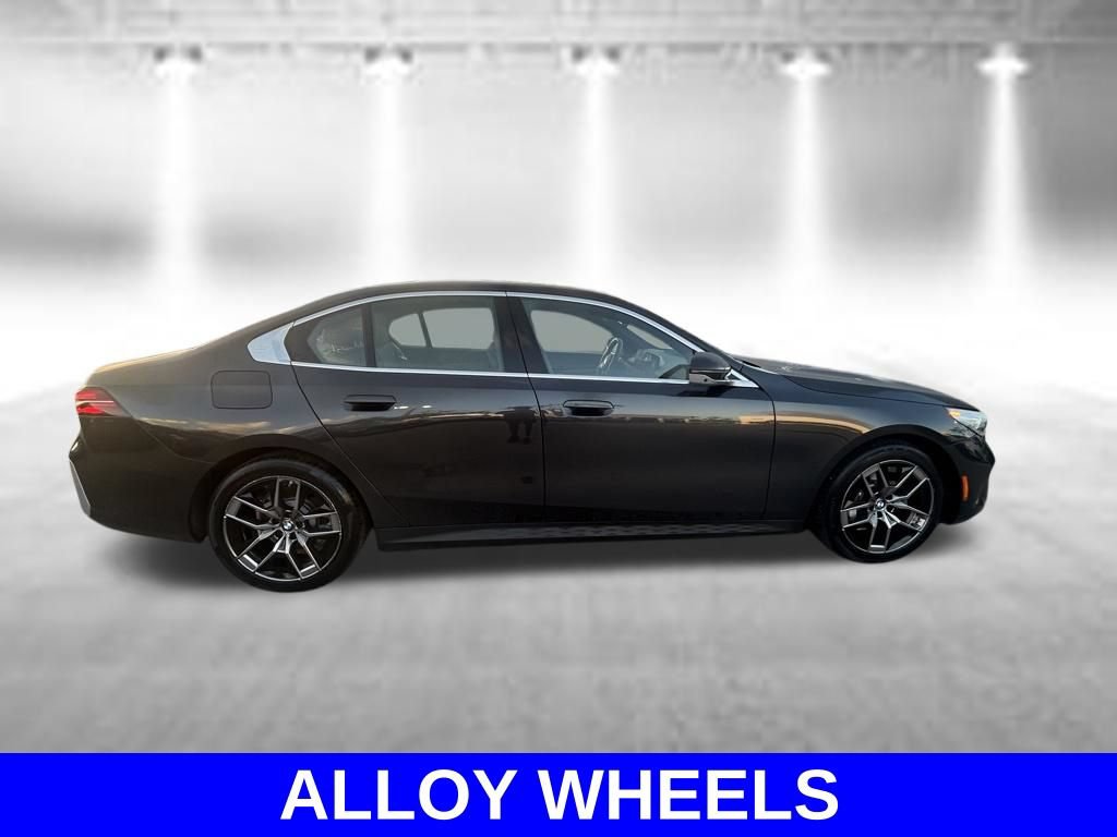 Used 2026 BMW 530i RWD image 3