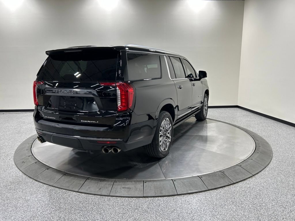 Used 2023 GMC Yukon XL Denali Ultimate AWD/4WD image 7