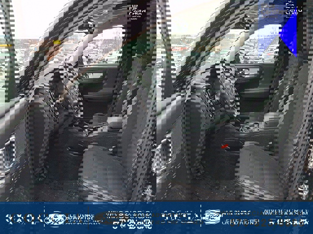 Used 2020 Volvo XC40 T5 Momentum w/ Protection Package Premier image 13