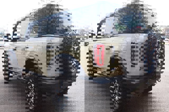 Certified 2025 Ford Bronco Badlands image 3