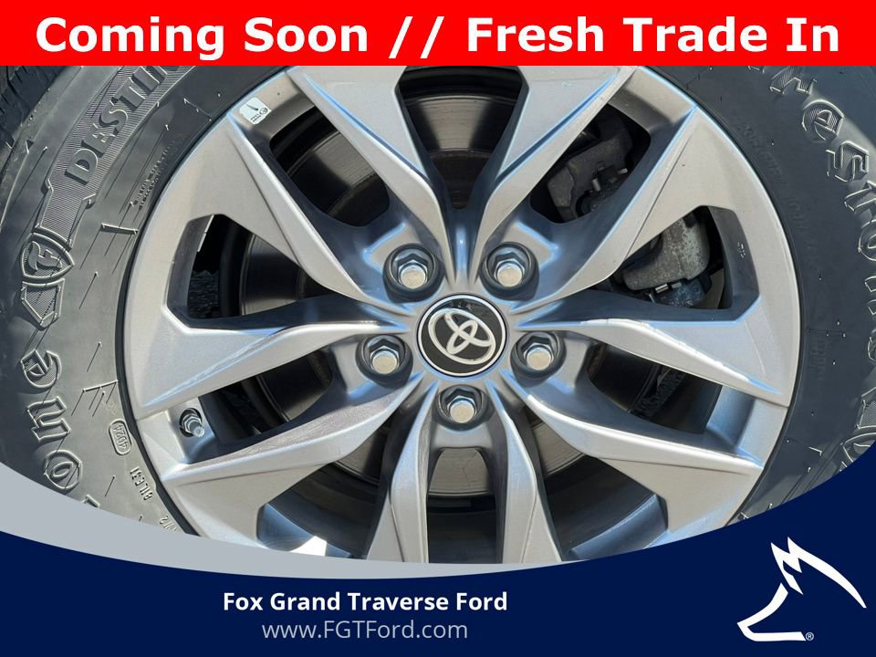Used 2023 Toyota Sienna XLE FWD image 9