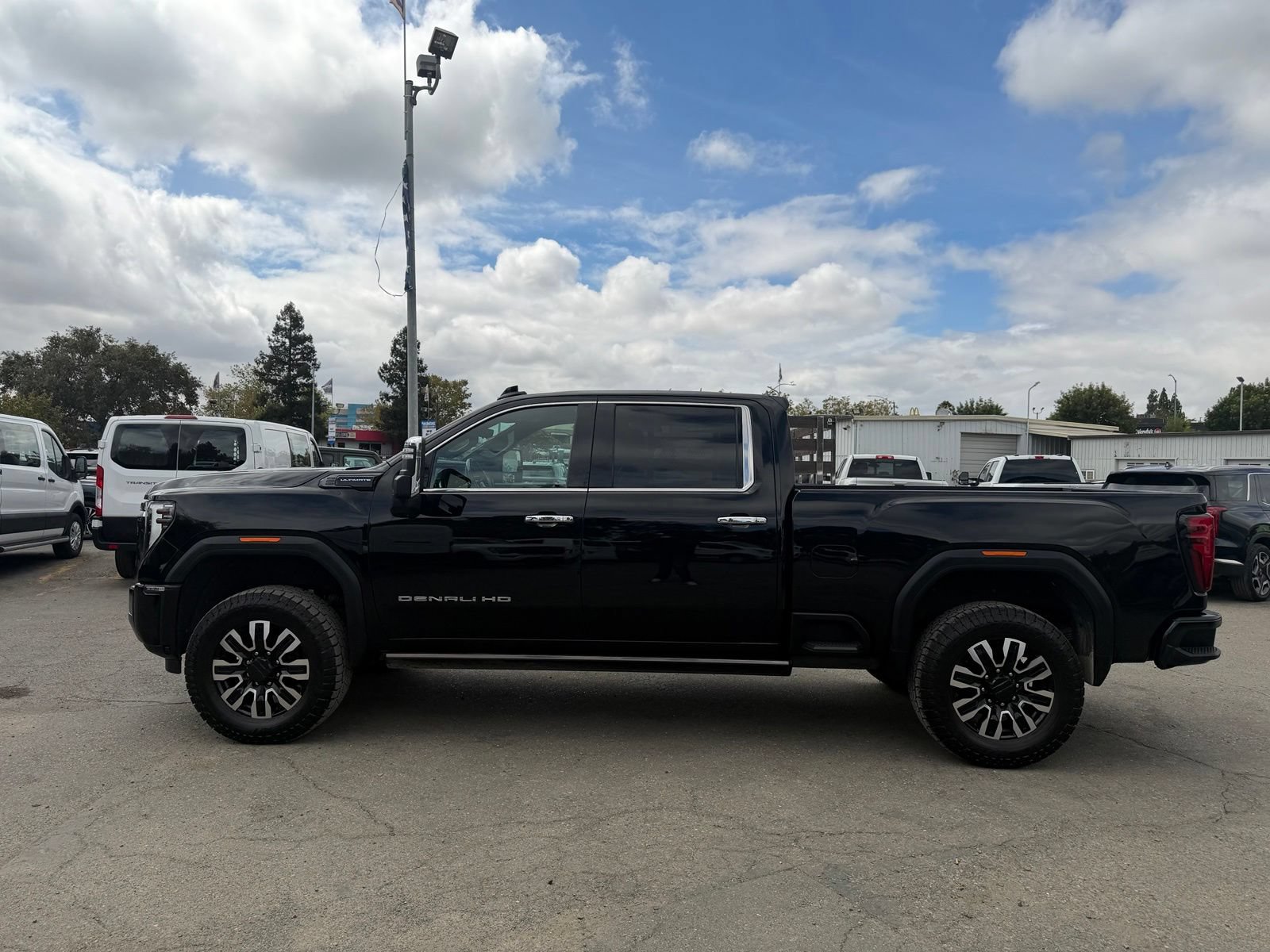 Used 2024 GMC Sierra 2500 Denali Ultimate AWD/4WD image 2