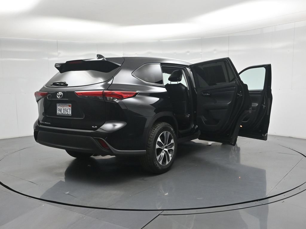 Used 2022 Toyota Highlander XLE FWD image 6