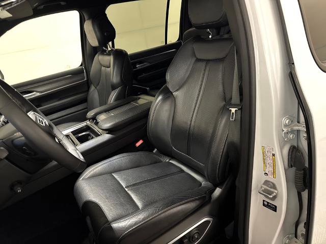 Used 2024 Jeep Wagoneer Series II w/ Flexible Seating Group image 18