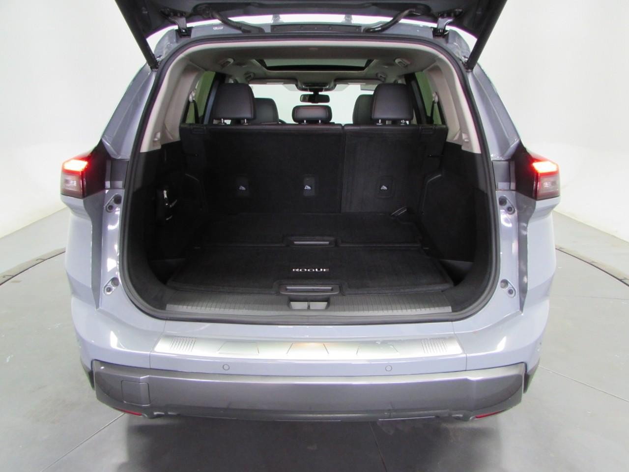 Used 2025 Nissan Rogue SL w/ Tech Package AWD/4WD image 11