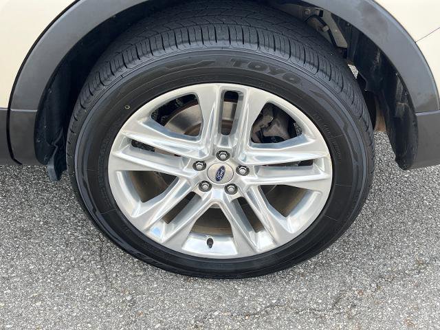 Certified 2017 Ford Explorer XLT w/ Equipment Group 202A image 21