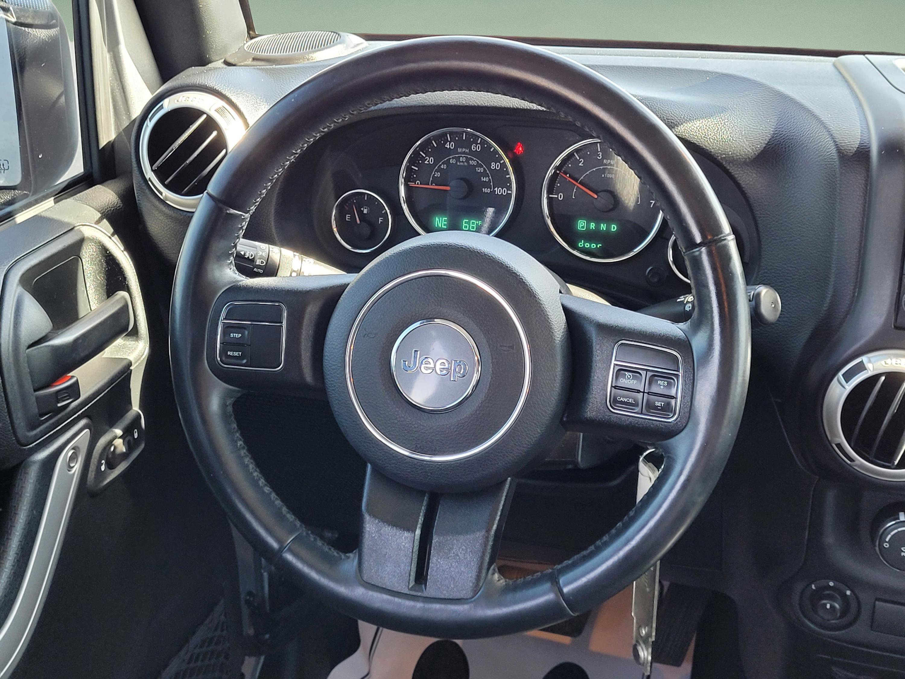 Used 2017 Jeep Wrangler Unlimited Sahara AWD/4WD image 12