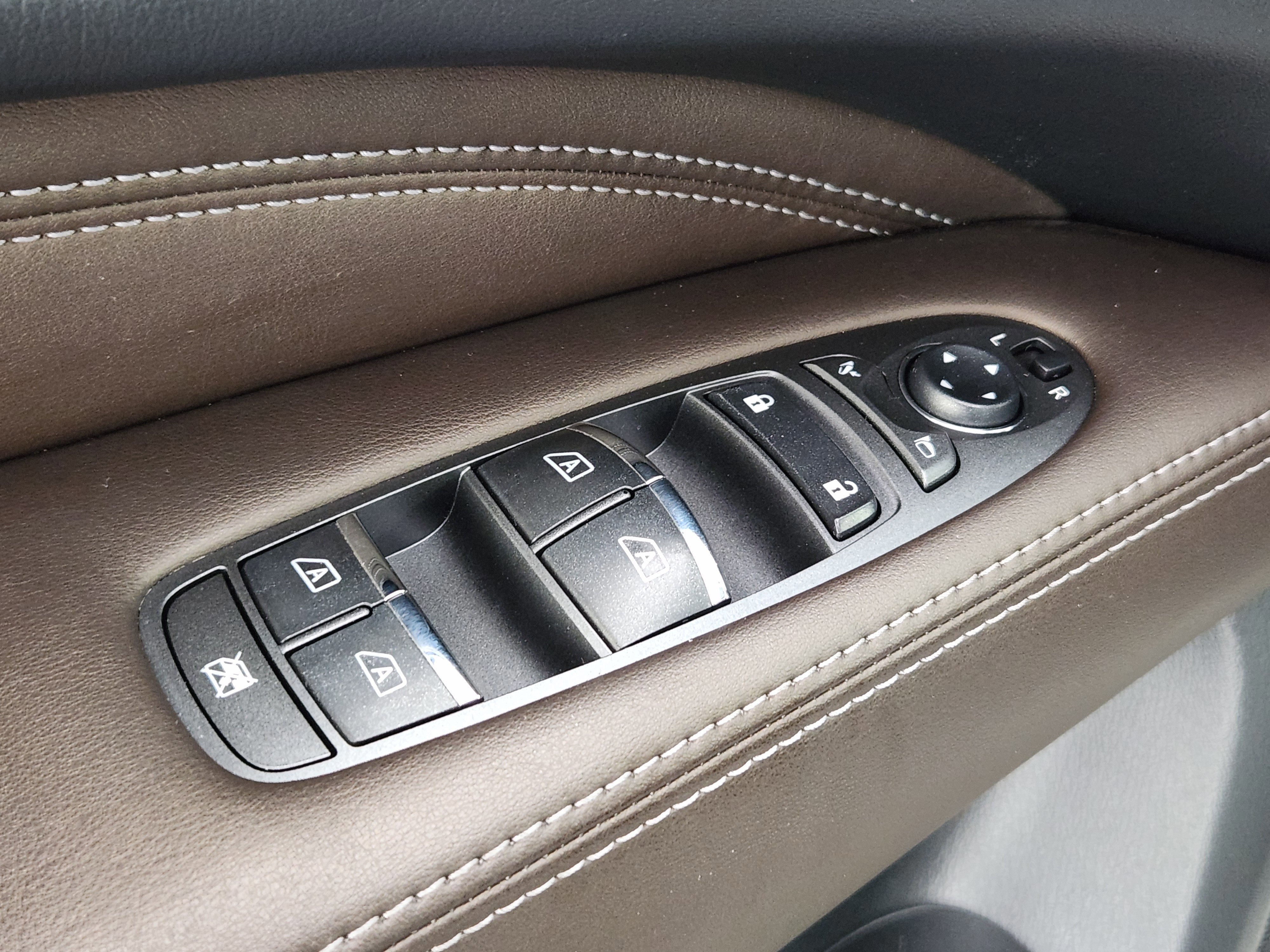 Used 2017 INFINITI QX60 Luxe w/ Deluxe Technology Package image 17