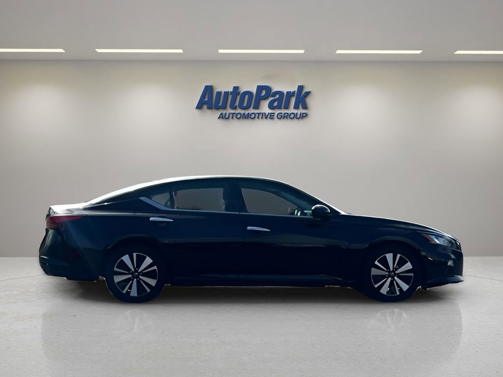 Used 2022 Nissan Altima 2.5 SV FWD image 8