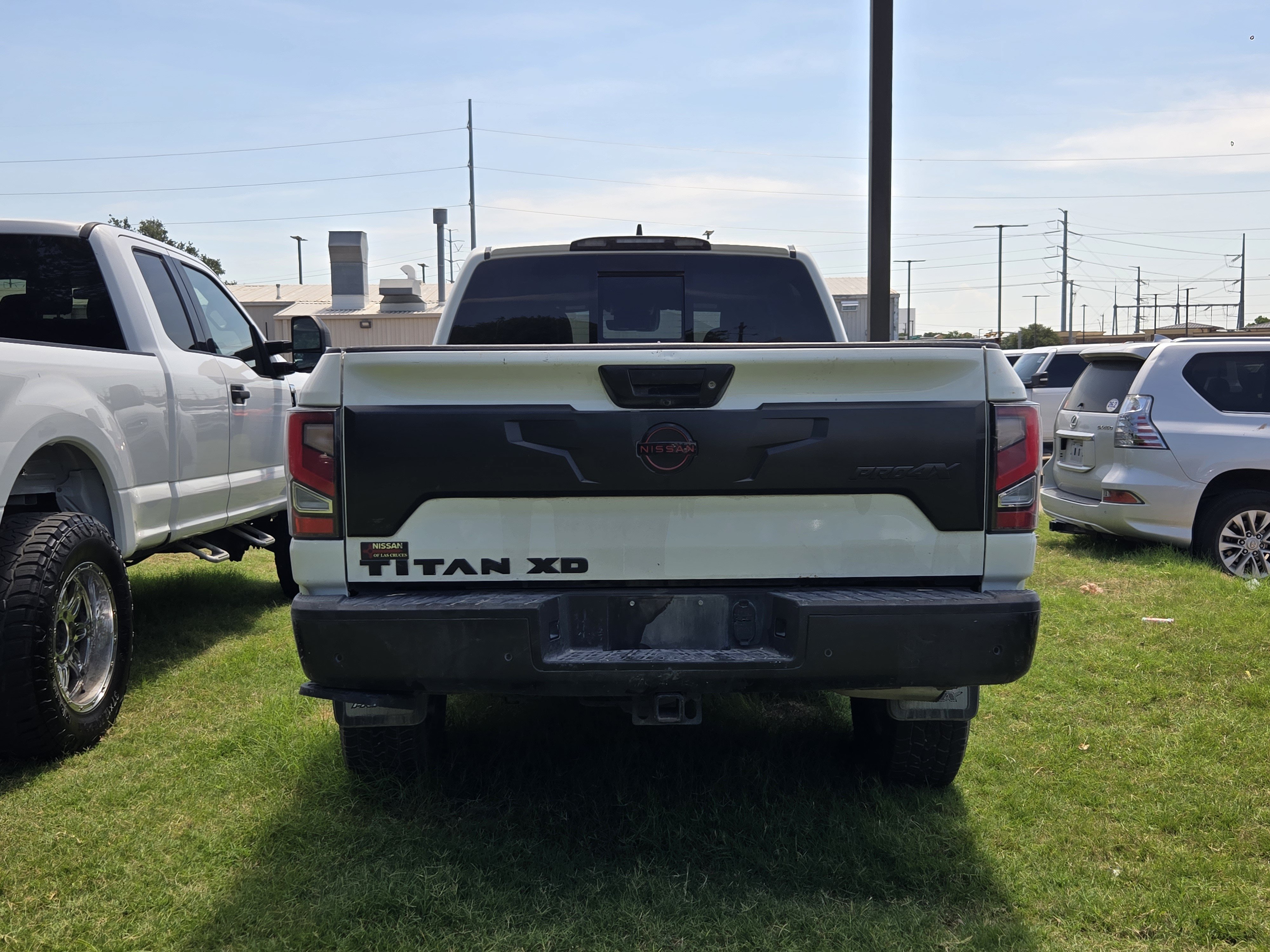 Used 2023 Nissan Titan PRO-4X w/ Pro-4x Convenience Package AWD/4WD image 5