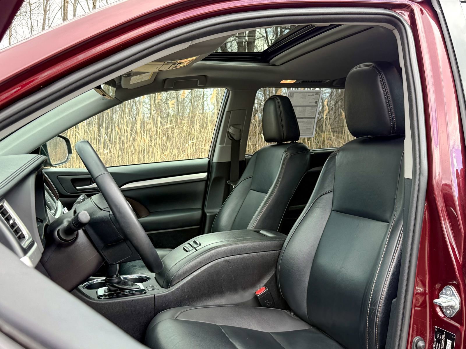 Used 2019 Toyota Highlander XLE AWD/4WD image 17