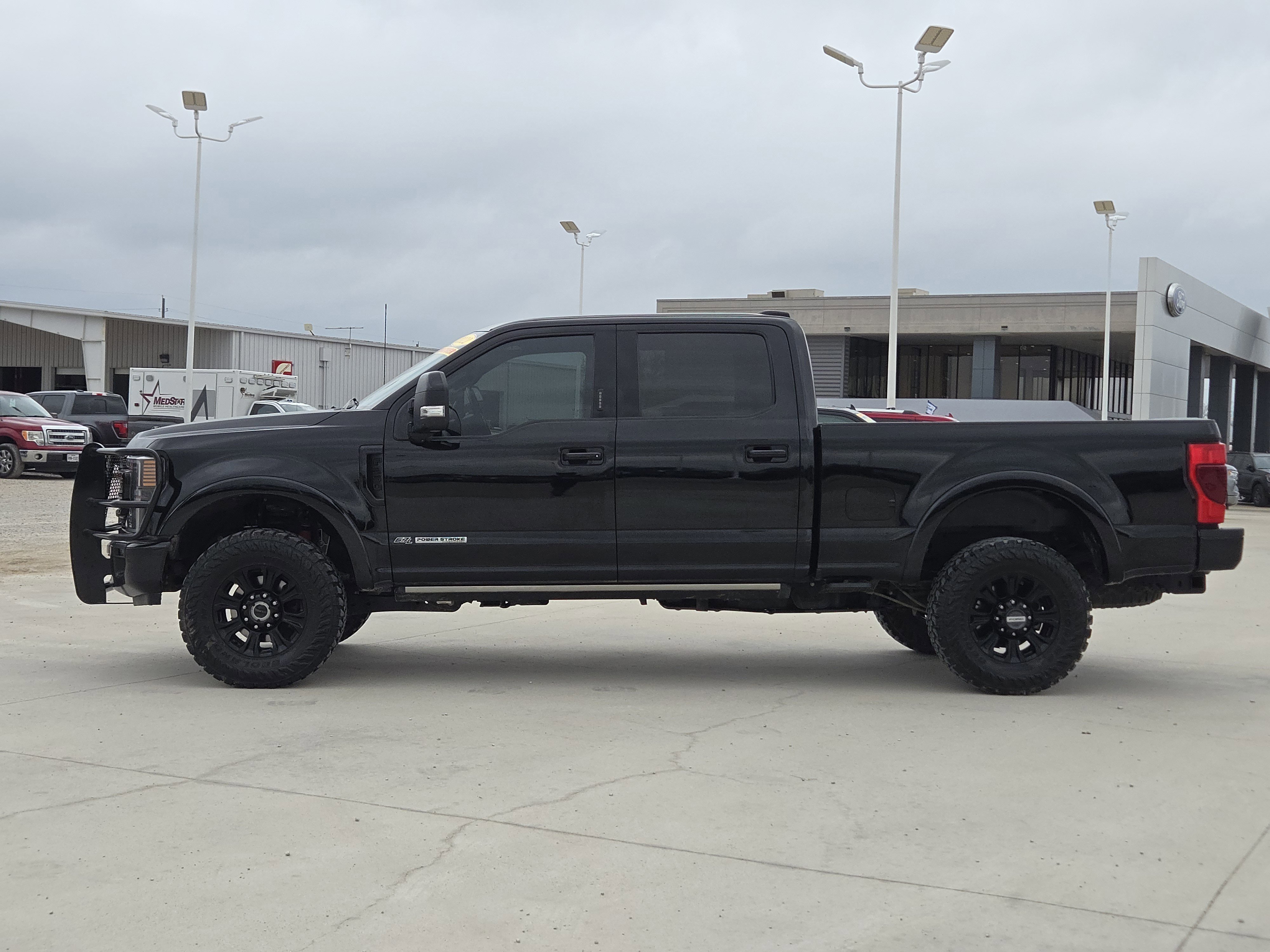 Certified 2022 Ford F250 Lariat w/ Tremor Off-Road Package image 2