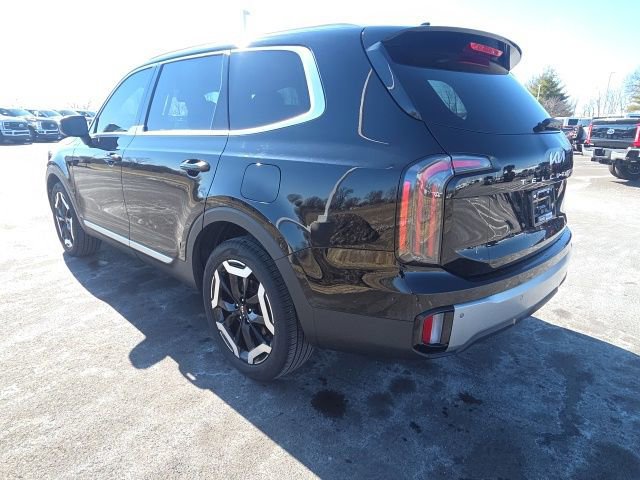 Used 2023 Kia Telluride EX w/ EX Captain's Chair Package image 2
