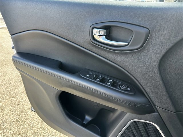 Used 2020 Jeep Compass Latitude image 30