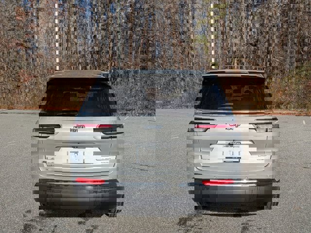 Used 2022 Jeep Grand Cherokee L Laredo w/ Luxury Tech Group I image 4